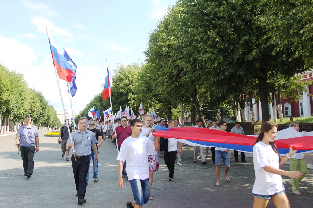 Шествие на улице Ленина в Орле